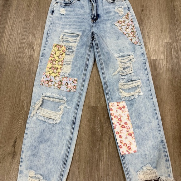 Francesca's Collections Denim - Francesca's Collections Light Blue Distressed Jeans with Floral Patchwork